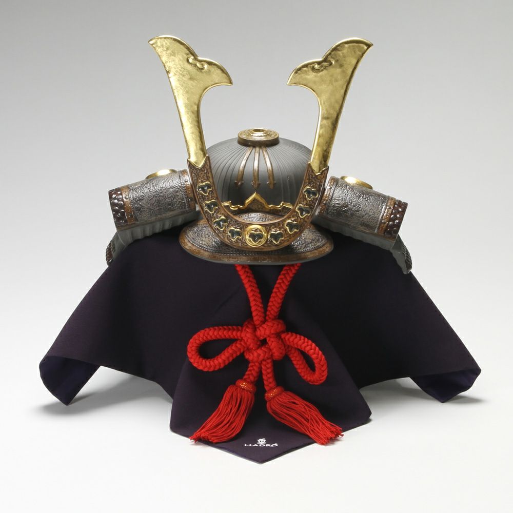 リヤドロ 兜 13041（限定3500体）