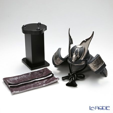 リヤドロ 兜 Black 13046