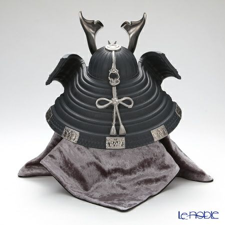 リヤドロ 兜 Black 13046