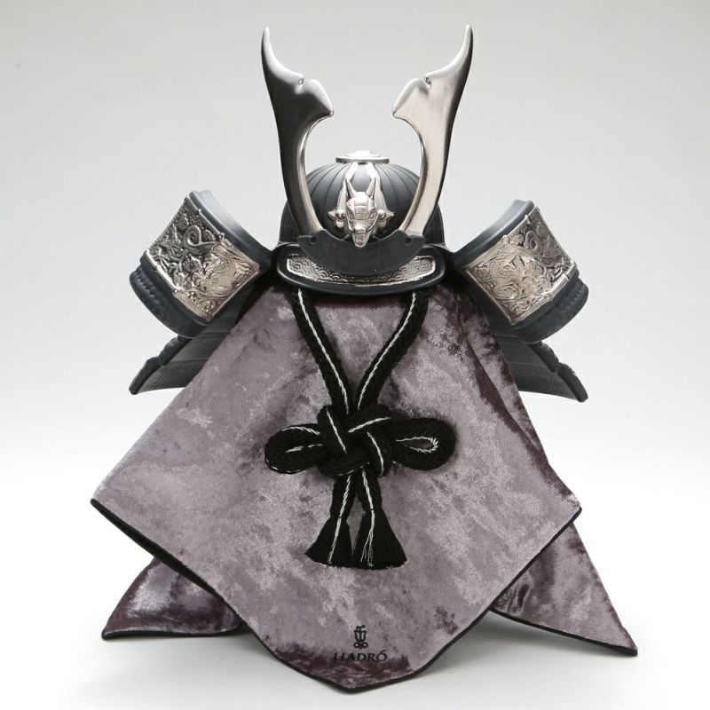 リヤドロ 兜 Black 13046