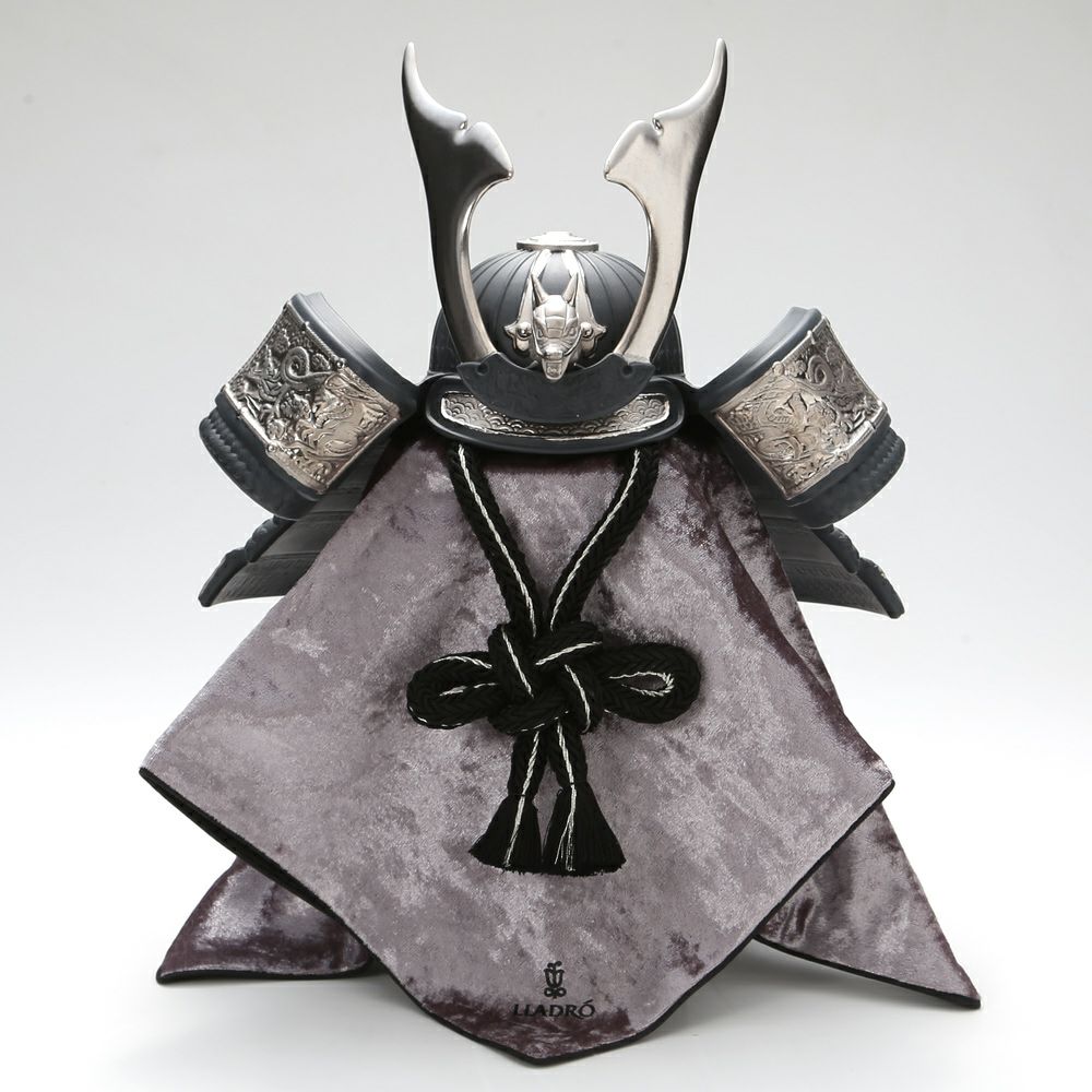 リヤドロ 兜 Black 13046