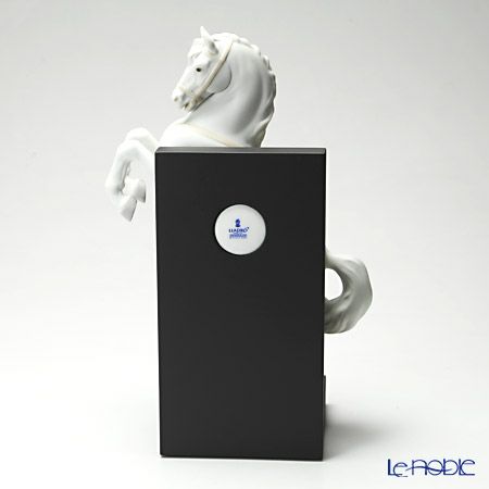 リヤドロ 跳躍 18254