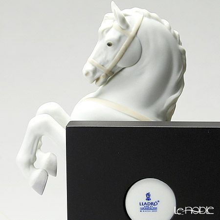 リヤドロ 跳躍 18254