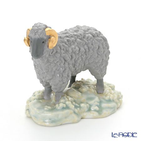 リヤドロ 羊（未）-WB 45145