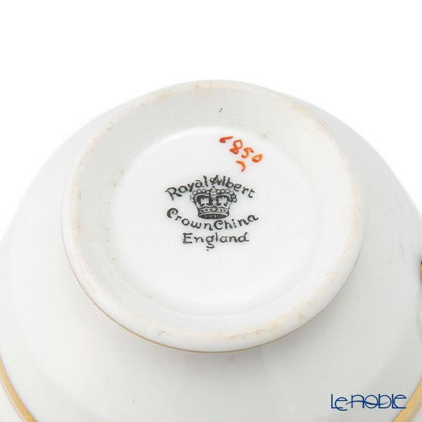 【1点限り】英国ヴィンテージ ロイヤルアルバート 手描きの花柄 金彩 トリオセット A