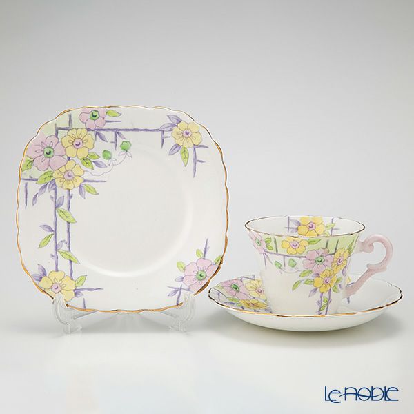 英国ヴィンテージ ウェリントン チャイナ 花柄 トリオセット