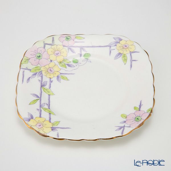 英国ヴィンテージ ウェリントン チャイナ 花柄 トリオセット