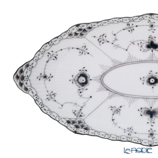 ロイヤルコペンハーゲン（Royal Copenhagen）ブラックフルーテッドハーフレース ピックルディッシュ 楕円 24.5×12cm 1066938
