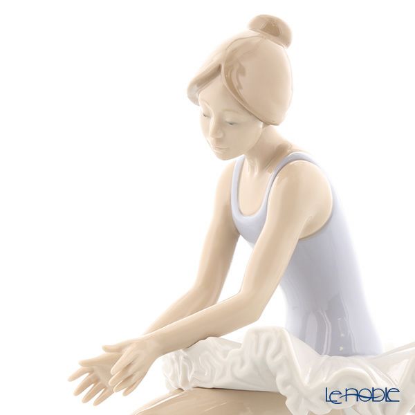 NAO ナオ Sitting Ballet Dancer 02001179（H22×20cm）