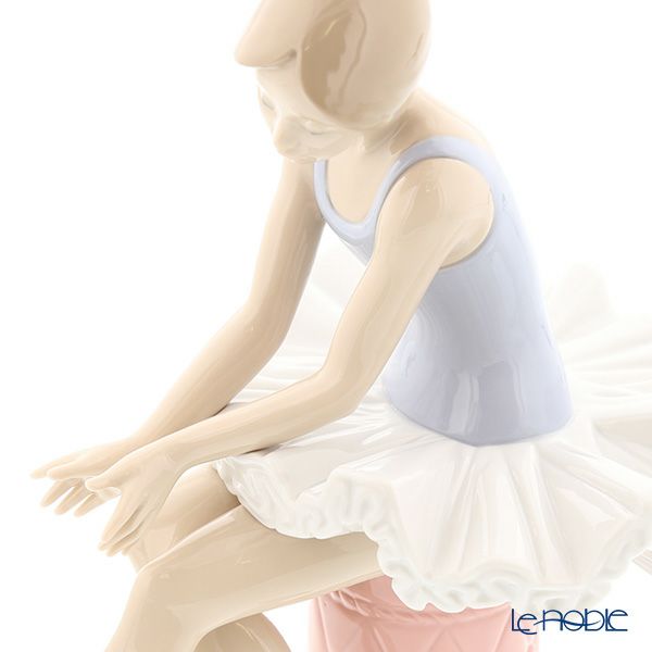 NAO ナオ Sitting Ballet Dancer 02001179（H22×20cm）
