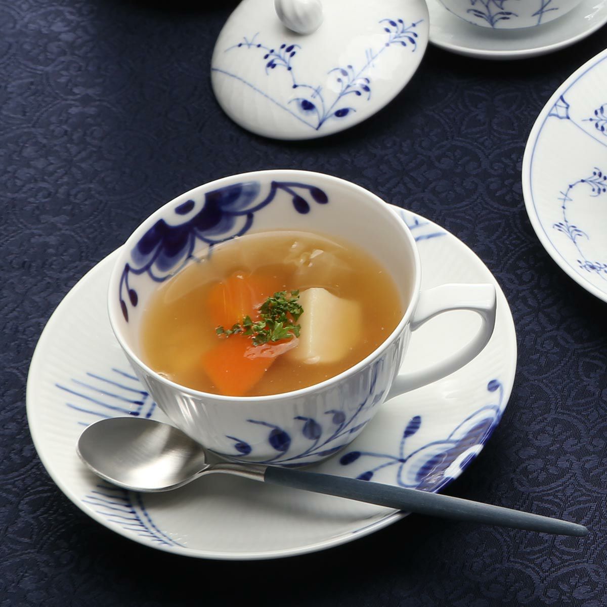 ロイヤルコペンハーゲン（Royal Copenhagen） ブルー フルーテッド メガ ティーカップ＆ソーサー 280ml 2381086／1017335