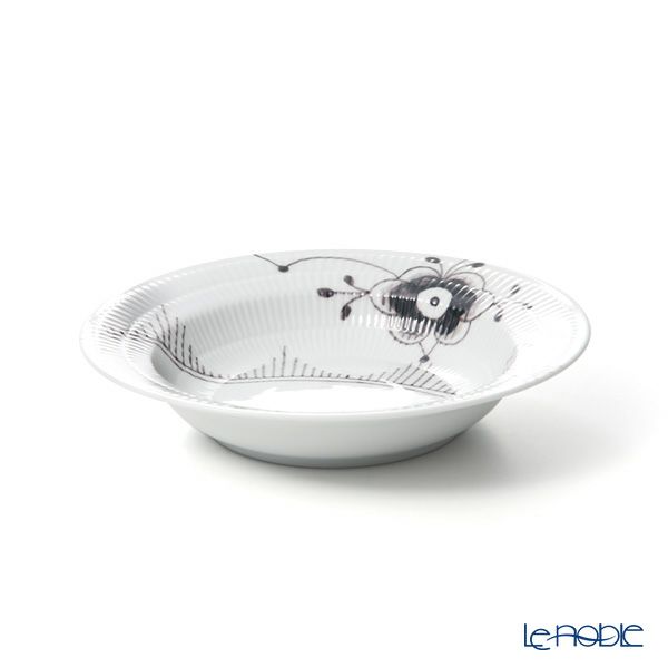 ロイヤルコペンハーゲン（Royal Copenhagen） ブラック フルーテッド メガ プレート（ディープ） 21cm 2541604／1017468