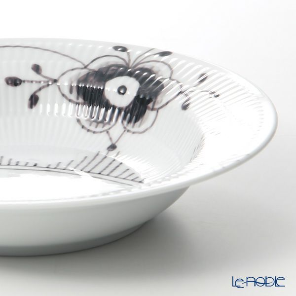 ロイヤルコペンハーゲン（Royal Copenhagen） ブラック フルーテッド メガ プレート（ディープ） 21cm 2541604／1017468