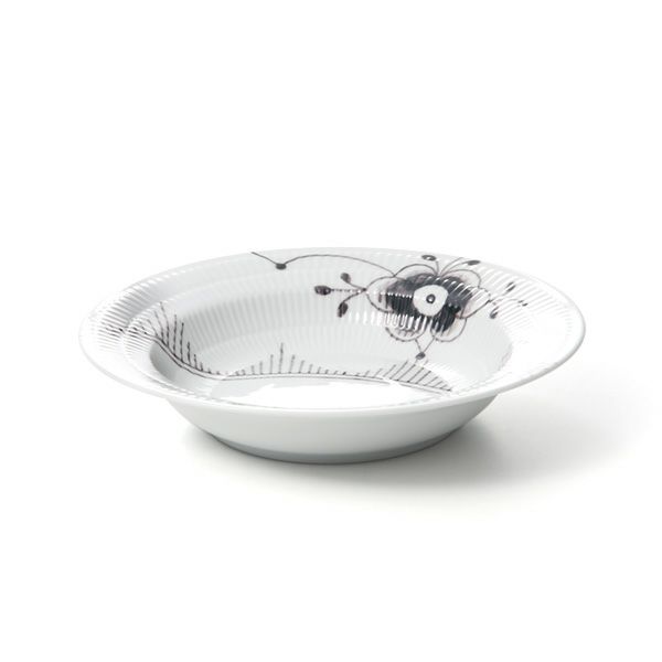 ロイヤルコペンハーゲン（Royal Copenhagen） ブラック フルーテッド メガ プレート（ディープ） 21cm 2541604／1017468
