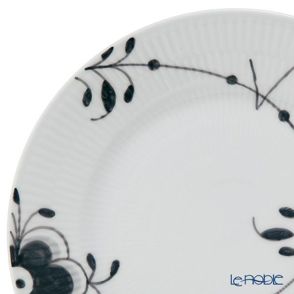 ロイヤルコペンハーゲン（Royal Copenhagen） ブラック フルーテッド メガ デザートプレート 22cm 2542622／1017470