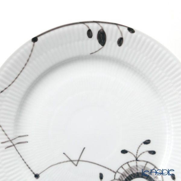 ロイヤルコペンハーゲン（Royal Copenhagen） ブラック フルーテッド メガ デザートプレート 22cm 2546622／1017472