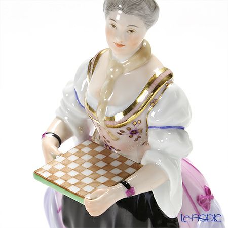 アウガルテン（AUGARTEN） フィギュリン（011210） チェス台を持ったウェイトレス 1007