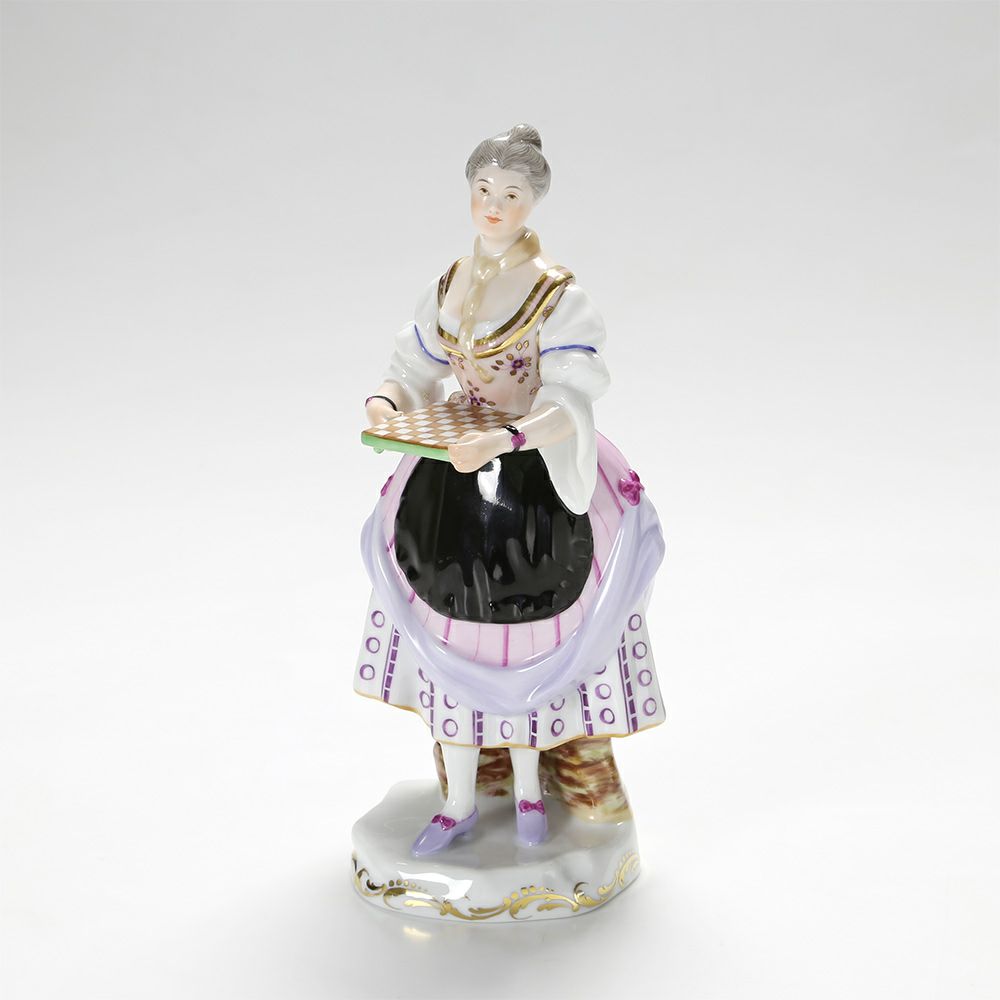 アウガルテン（AUGARTEN） フィギュリン（011210） チェス台を持ったウェイトレス 1007