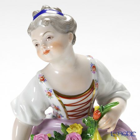 アウガルテン（AUGARTEN） フィギュリン（011210） 花輪を持つ少女 13cm 1016