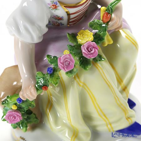 アウガルテン（AUGARTEN） フィギュリン（011210） 花輪を持つ少女 13cm 1016