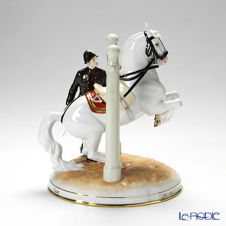 アウガルテン（AUGARTEN） フィギュリン（011210） スペイン乗馬学校 インザポスト 23.5cm 1596