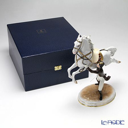 アウガルテン（AUGARTEN） フィギュリン（011210） スペイン乗馬学校 跳躍（カブリオレ） 30cm 1833