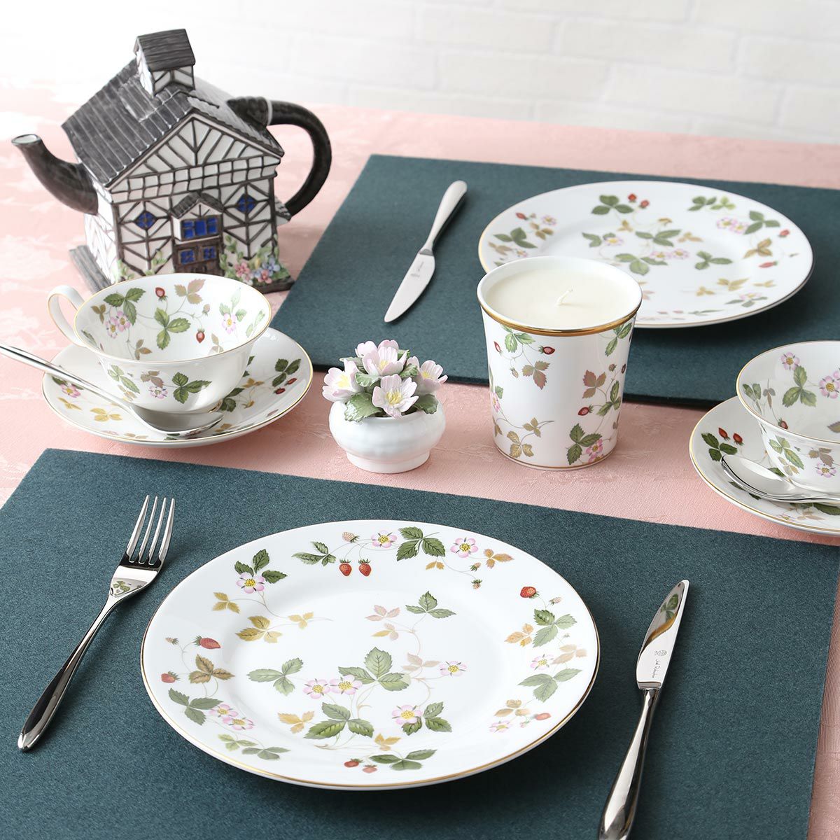 ウェッジウッド（Wedgwood） ワイルドストロベリー プレート 20cm