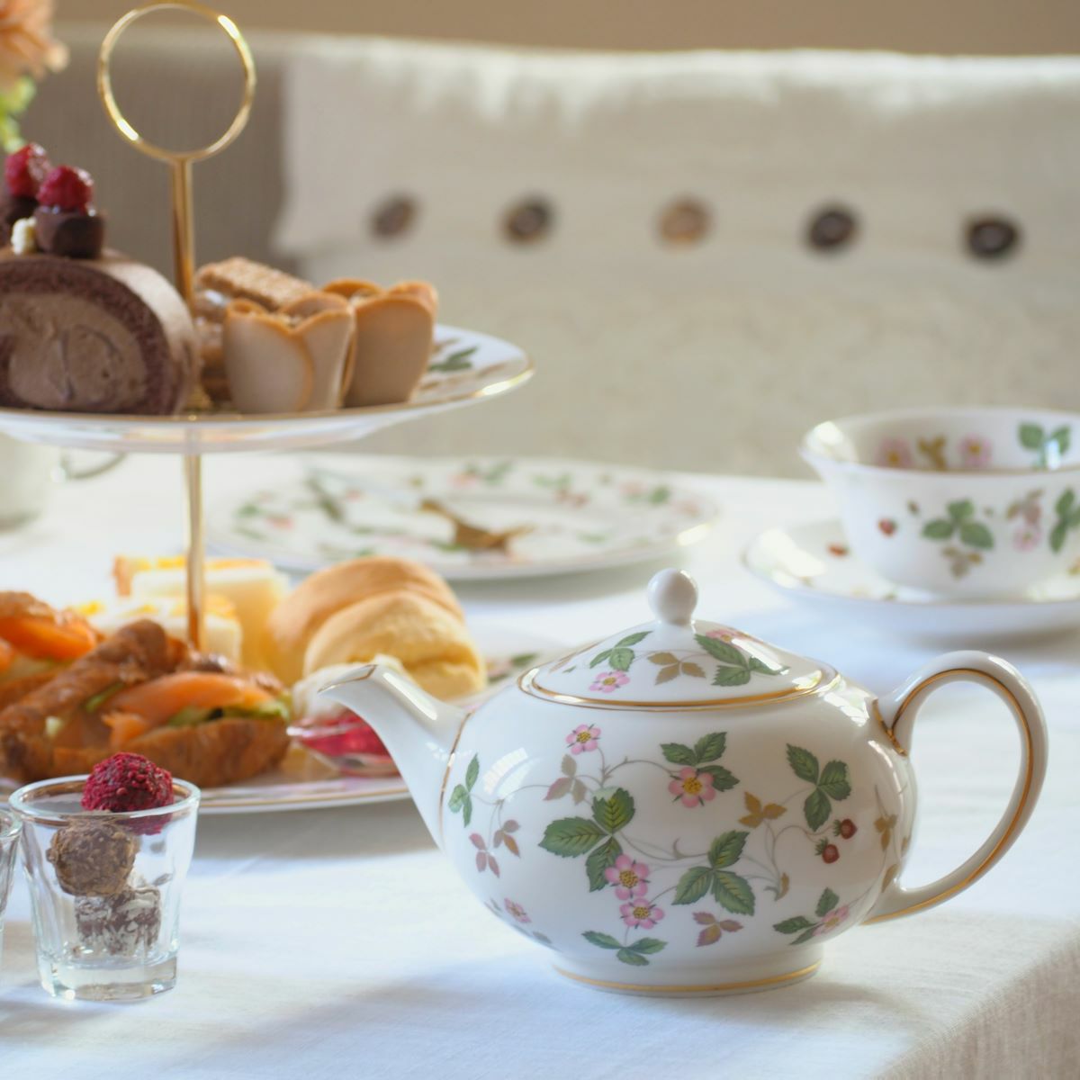 ウェッジウッド（Wedgwood） ワイルドストロベリー ティーポット L 1200ml