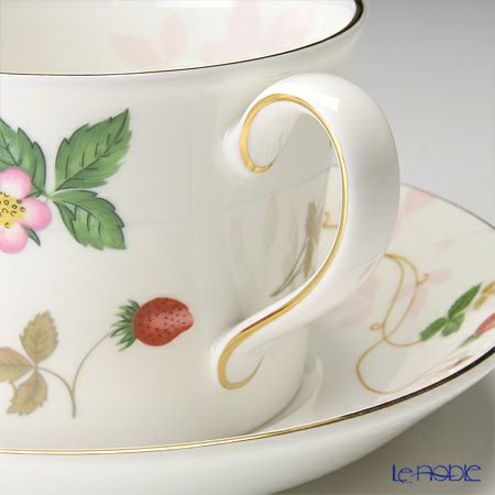 ウェッジウッド（Wedgwood） ワイルドストロベリー パステル ティーカップ＆ソーサー（デルフィ） ピンク
