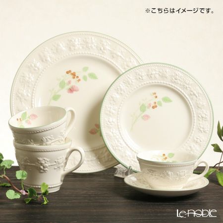 ウェッジウッド（Wedgwood） フェスティビティ プレート 27cm（ラズベリー）
