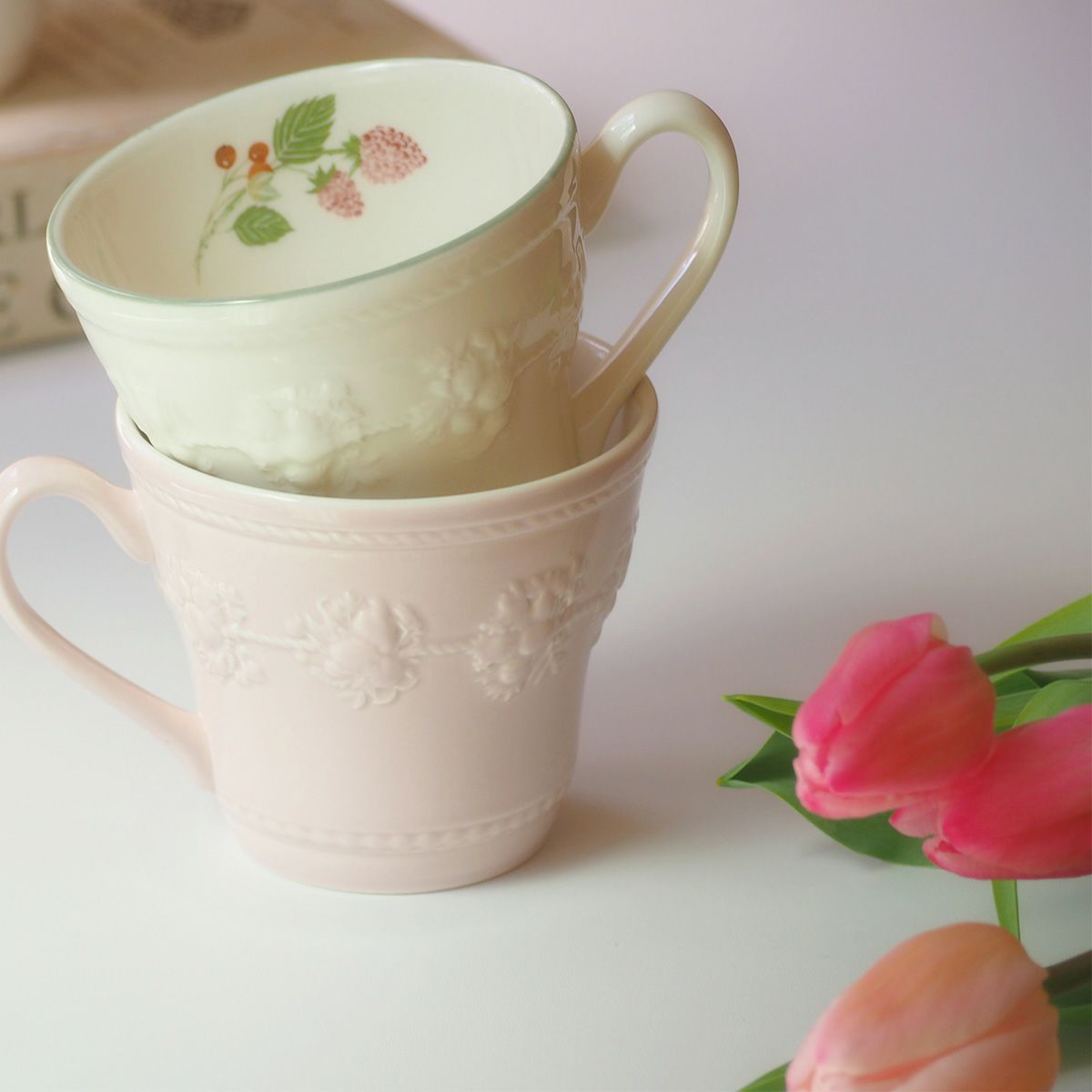 ウェッジウッド（Wedgwood） フェスティビティ マグ 350ml（ラズベリー）