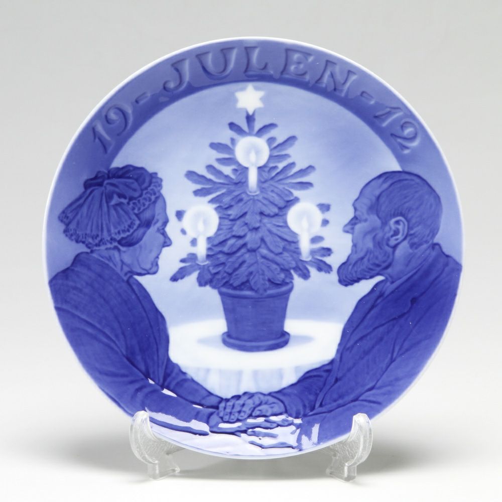 ロイヤルコペンハーゲン（Royal Copenhagen） イヤープレート 1912年／大正1年 「クリスマスツリーのそばの老夫婦」