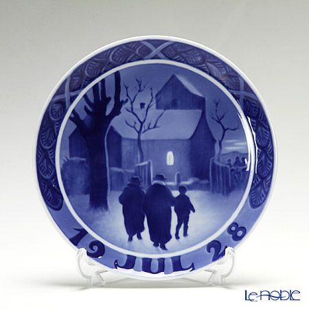 ロイヤルコペンハーゲン（Royal Copenhagen） イヤープレート 1928年／昭和3年 「教会へ向かう牧師の家族」