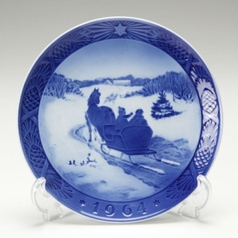 ロイヤルコペンハーゲン（Royal Copenhagen） イヤープレート 1964年／昭和39年 「クリスマスツリーをとってくる」