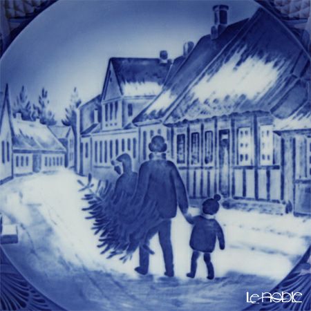 ロイヤルコペンハーゲン（Royal Copenhagen） イヤープレート 1980年／昭和55年 「クリスマスツリーを持って家へ」