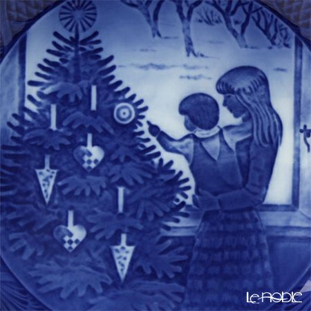 ロイヤルコペンハーゲン（Royal Copenhagen） イヤープレート 1981年／昭和56年 「クリスマスツリーに見とれて」