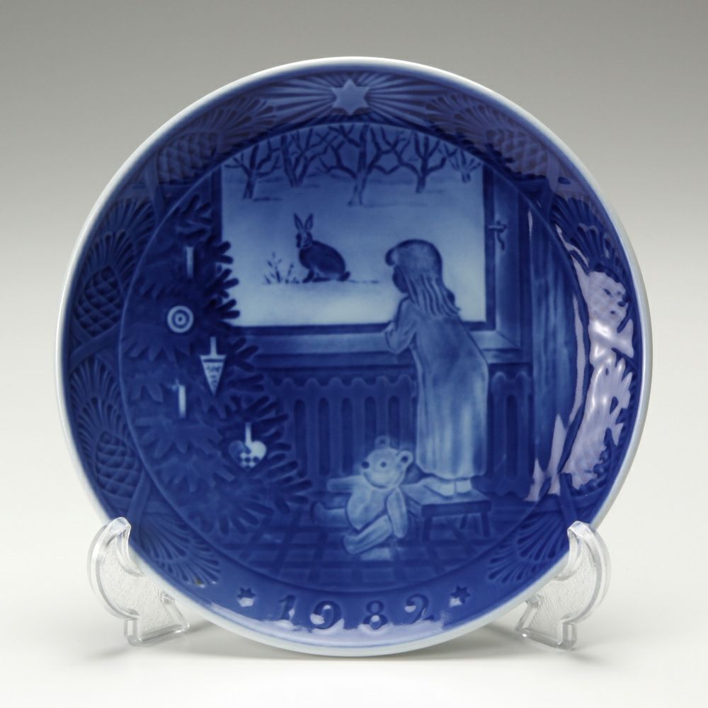 ロイヤルコペンハーゲン（Royal Copenhagen） イヤープレート 1982年／昭和57年 「クリスマスを待ちこがれて」