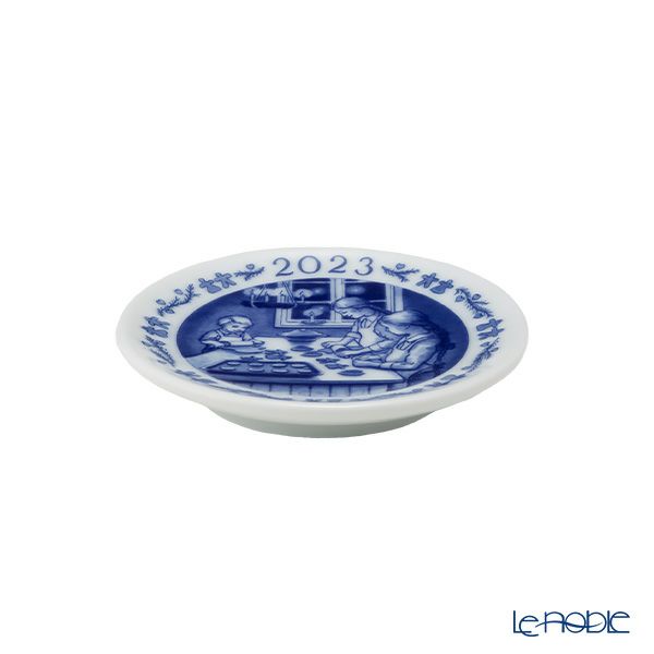ロイヤルコペンハーゲン（Royal Copenhagen） ミニプラケット／ミニイヤープレート 8cm 2023年／令和5年 「CHRISTMAS BAKING クリスマスのクッキー作り」 1423702／1066050