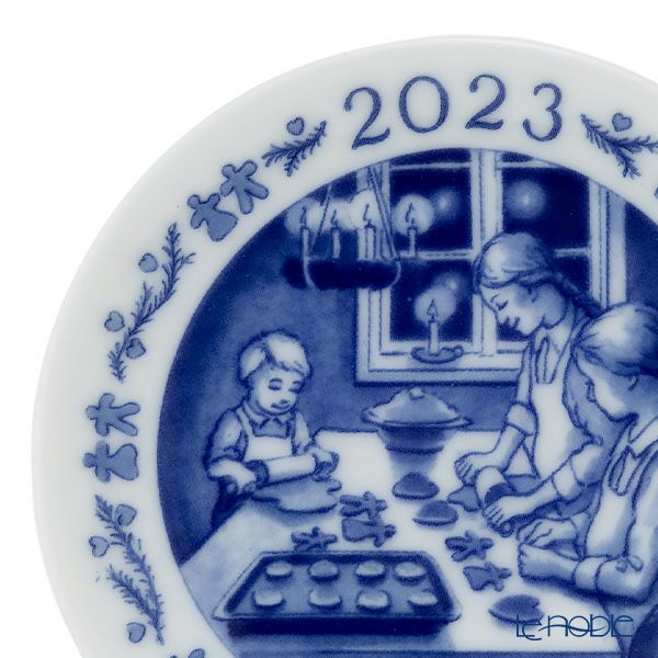 ロイヤルコペンハーゲン（Royal Copenhagen） ミニプラケット／ミニイヤープレート 8cm 2023年／令和5年 「CHRISTMAS BAKING クリスマスのクッキー作り」 1423702／1066050