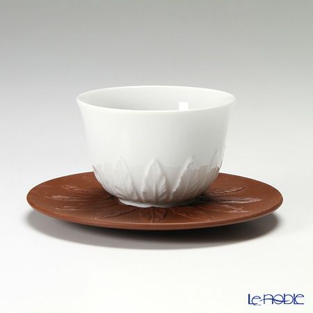 マイセン（Meissen） 歴代レリーフ 55955／85664 白磁カップ＆ベットガーセッ器ソーサー 1985年発表 葉環模様