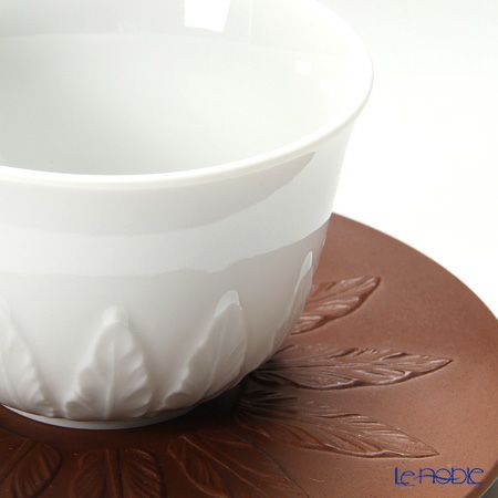 マイセン（Meissen） 歴代レリーフ 55955／85664 白磁カップ＆ベットガーセッ器ソーサー 1985年発表 葉環模様