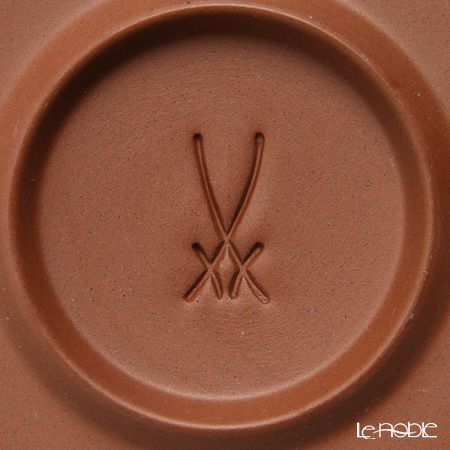 マイセン（Meissen） 歴代レリーフ 55955／85664 白磁カップ＆ベットガーセッ器ソーサー 1985年発表 葉環模様