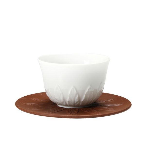 マイセン（Meissen） 歴代レリーフ 55955／85664 白磁カップ＆ベットガーセッ器ソーサー 1985年発表 葉環模様