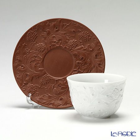 マイセン（Meissen） 歴代レリーフ 55959／85672 白磁カップ＆ベットガーセッ器ソーサー 1989年発表 葡萄模様