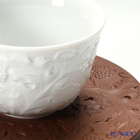 マイセン（Meissen） 歴代レリーフ 55959／85672 白磁カップ＆ベットガーセッ器ソーサー 1989年発表 葡萄模様