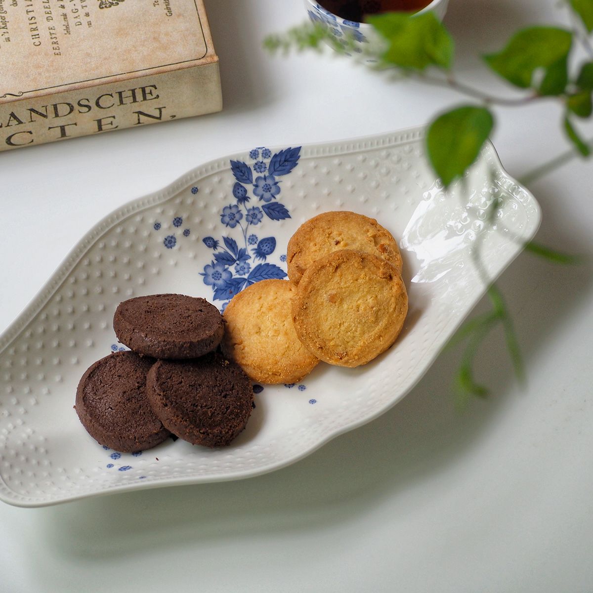 ウェッジウッド（Wedgwood） ストロベリーブルームインディゴ マルチディッシュ 31×17cm