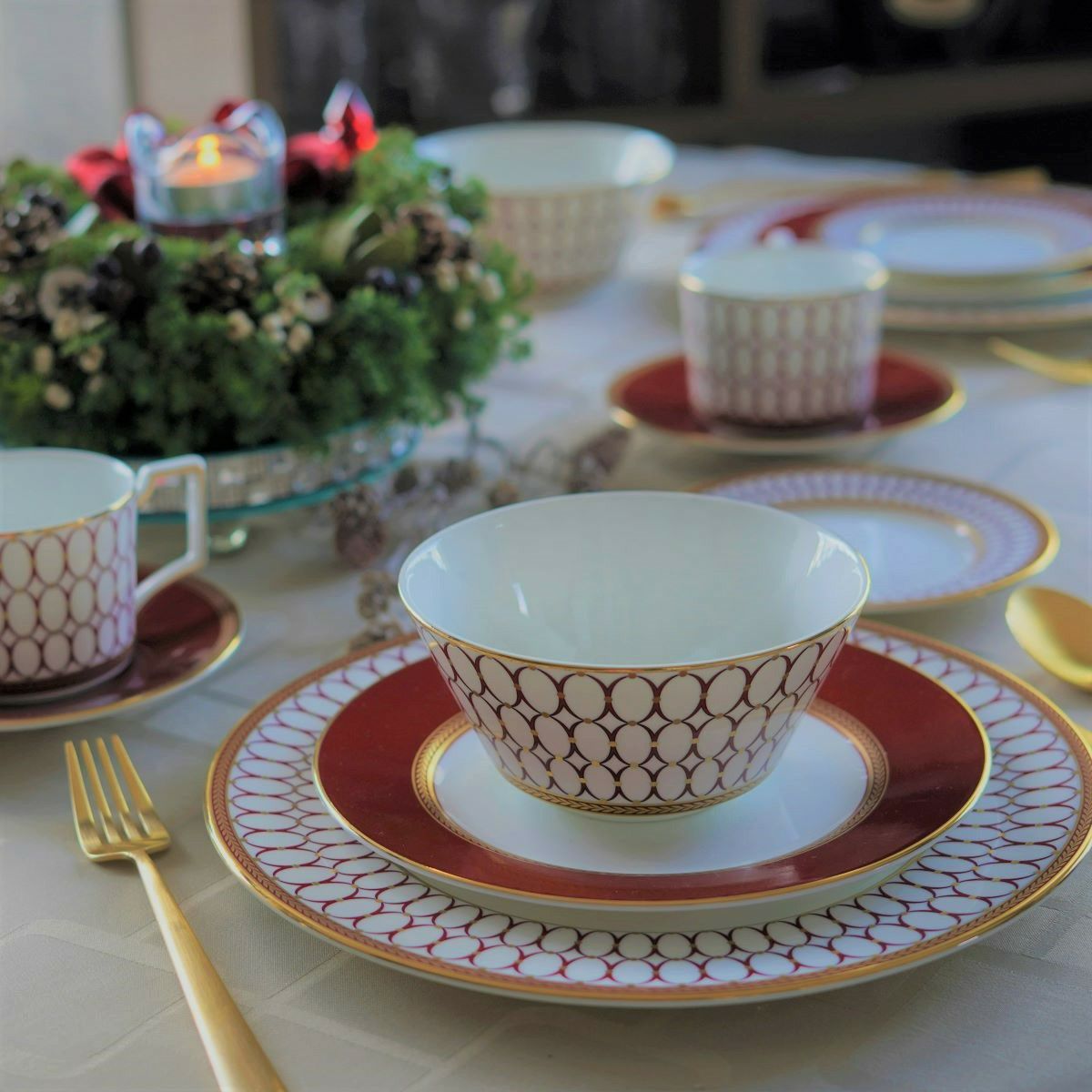 ウェッジウッド（Wedgwood） ルネッサンス レッド プレート 27cm