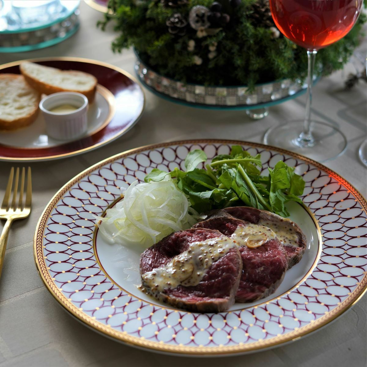 ウェッジウッド（Wedgwood） ルネッサンス レッド プレート 27cm