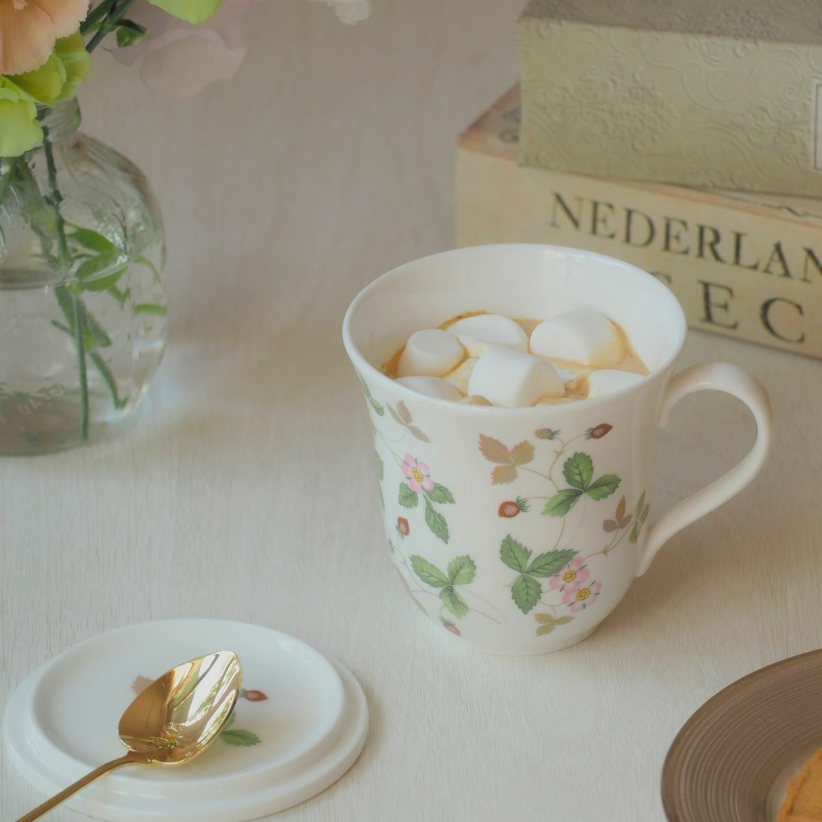 ウェッジウッド（Wedgwood） ワイルドストロベリー カジュアル 蓋付マグ 300ml