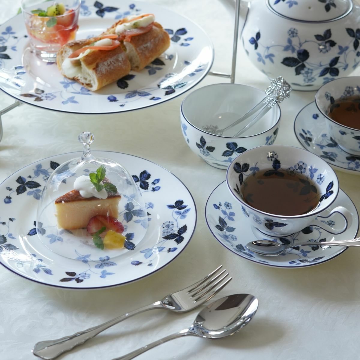 ウェッジウッド（Wedgwood） ストロベリーインクブルー ラウンドボウル 11cm